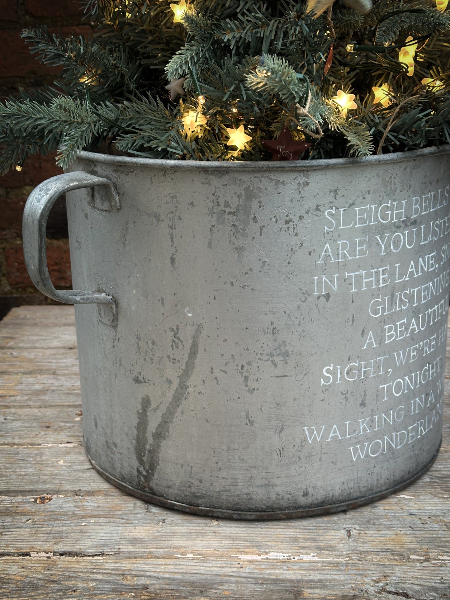 A beautiful heirloom vintage galvanised tub hand painted using traditional sign writer’s techniques and materials.