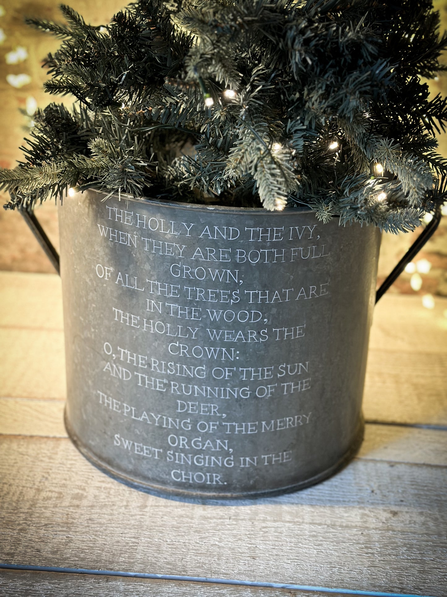 A beautiful heirloom vintage galvanised tub hand painted using traditional sign writer’s techniques and materials.