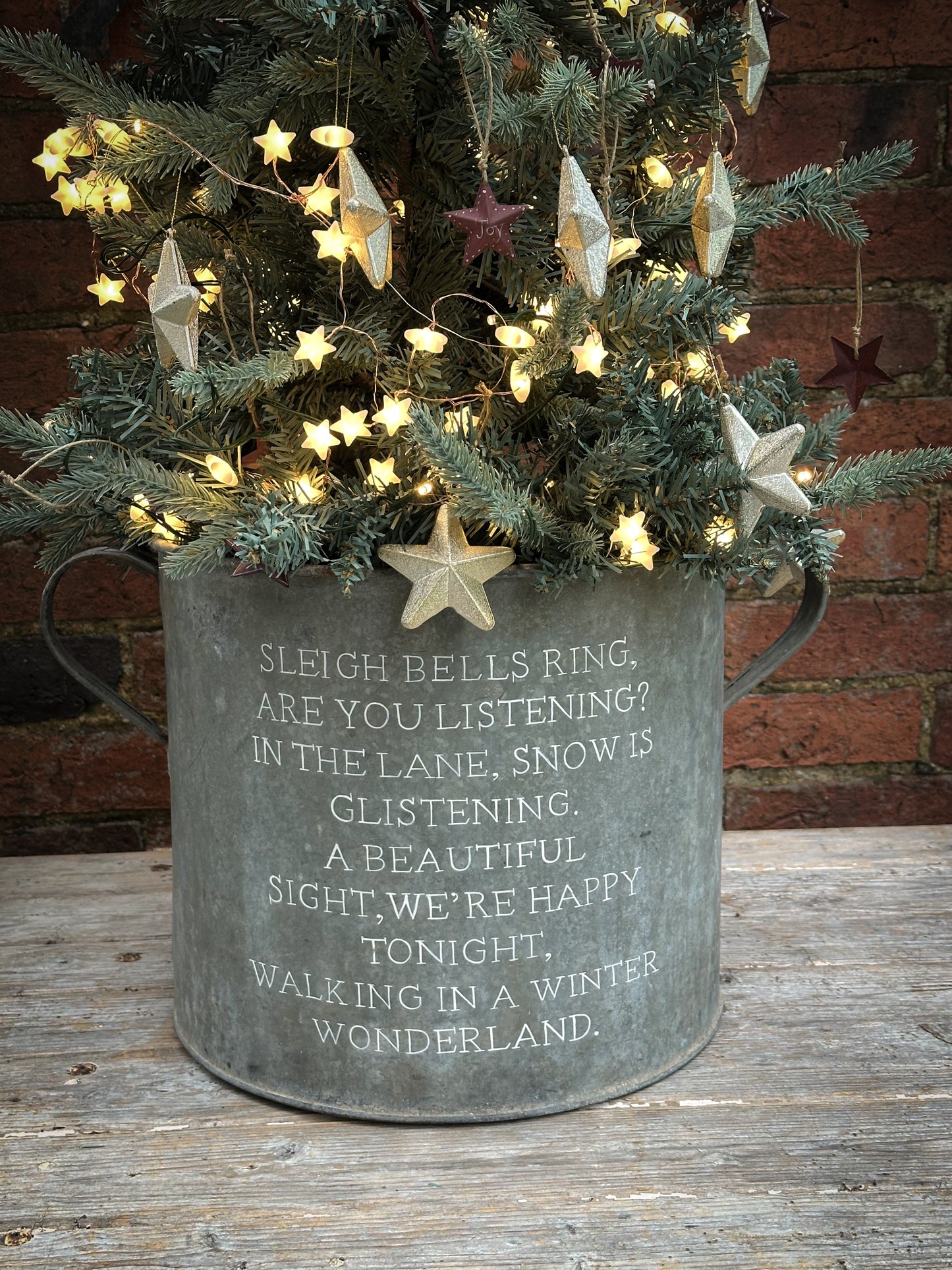 A beautiful heirloom vintage galvanised tub hand painted using traditional sign writer’s techniques and materials.