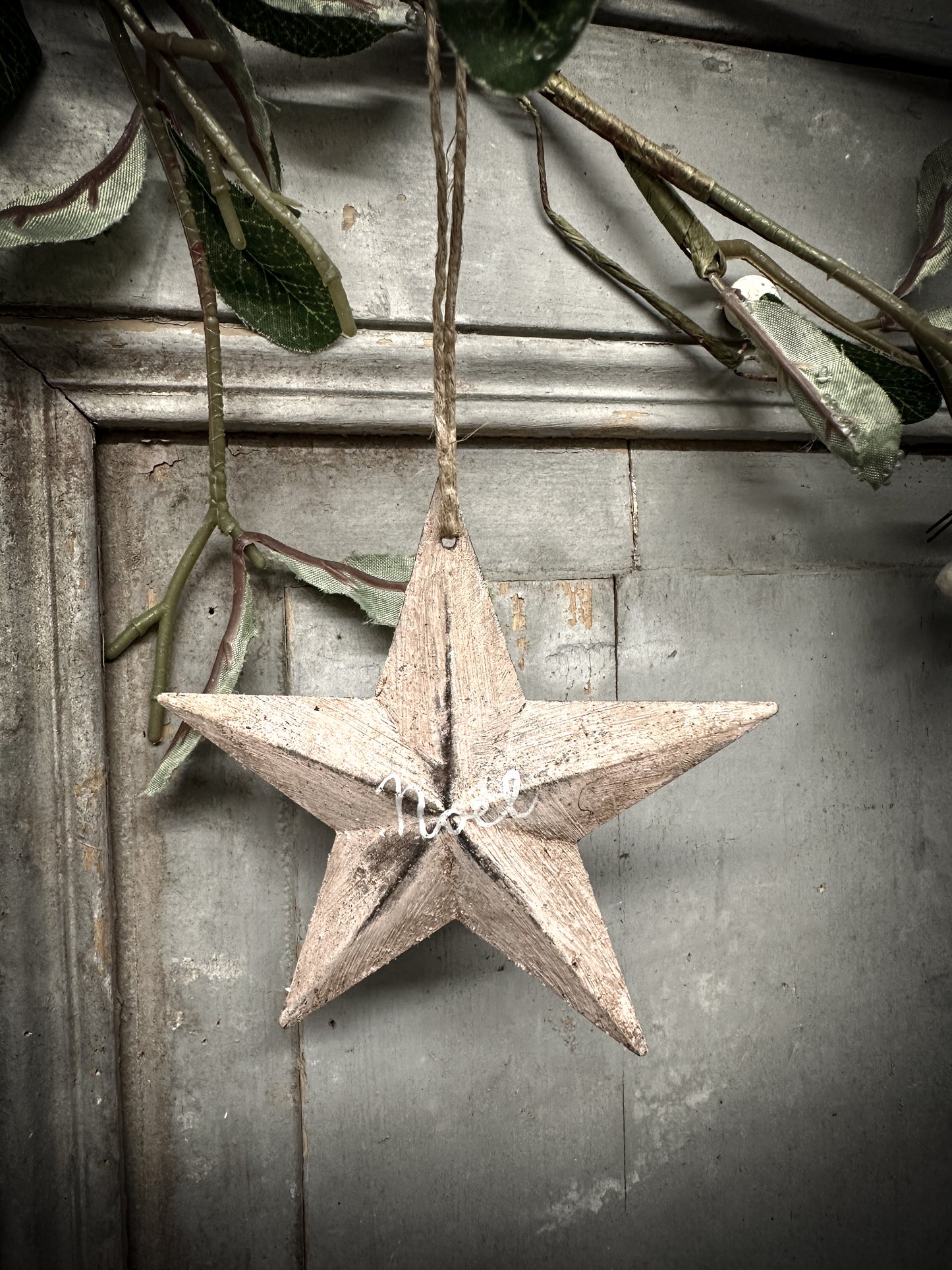 A Large Pale Pink Tin Barn Star Christmas Decoration “Noël”